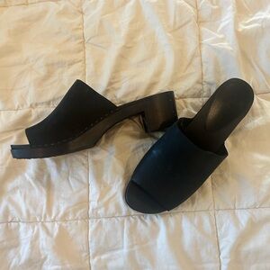 Bryr Black Mules Comfortable Slip-On Clogs